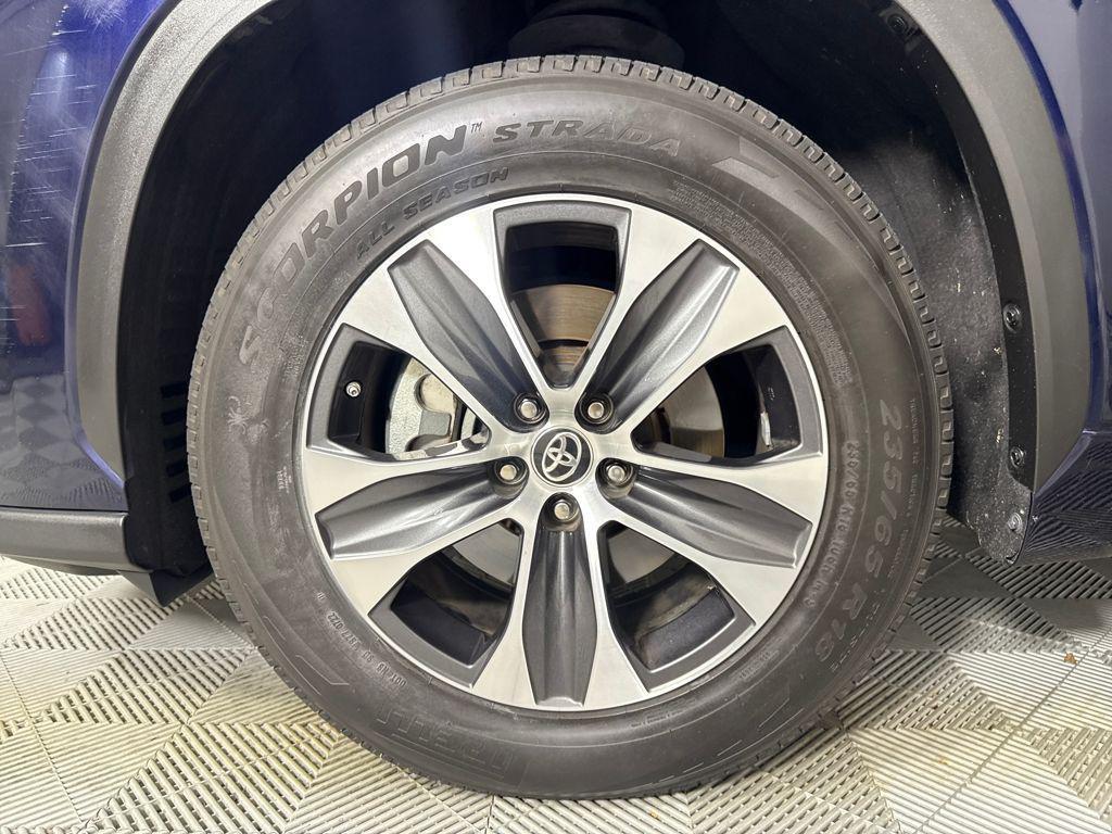 used 2021 Toyota Highlander car, priced at $28,000