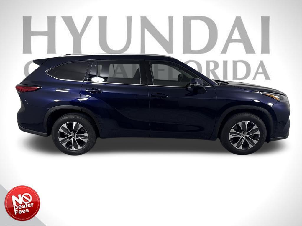 used 2021 Toyota Highlander car, priced at $28,000