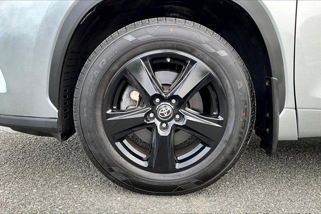 used 2022 Toyota Highlander car, priced at $30,695