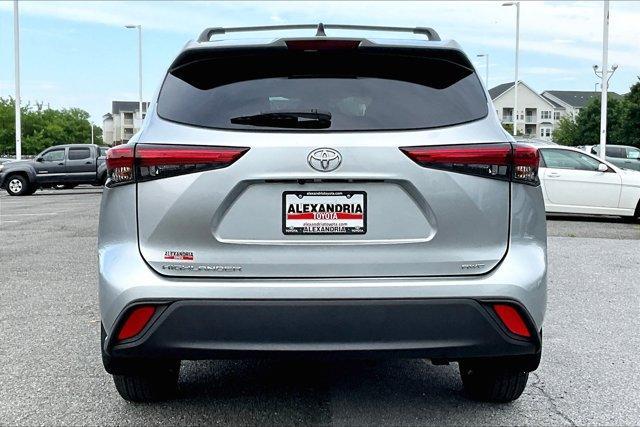 used 2022 Toyota Highlander car, priced at $30,695