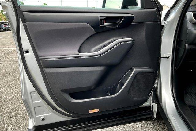 used 2022 Toyota Highlander car, priced at $30,695