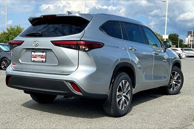 used 2021 Toyota Highlander car, priced at $30,995