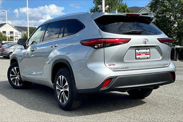 used 2021 Toyota Highlander car, priced at $30,995