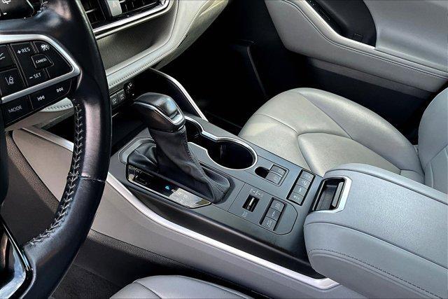 used 2021 Toyota Highlander car, priced at $30,995