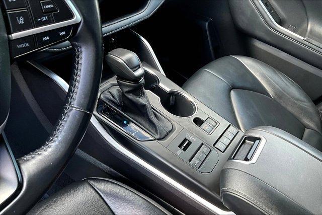 used 2022 Toyota Highlander car, priced at $34,995
