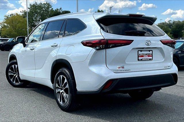 used 2022 Toyota Highlander car, priced at $34,995