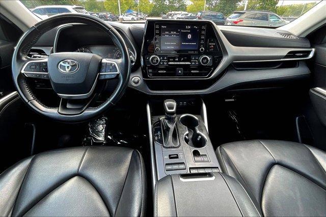 used 2022 Toyota Highlander car, priced at $34,995