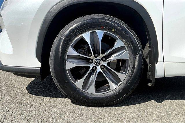 used 2022 Toyota Highlander car, priced at $34,995