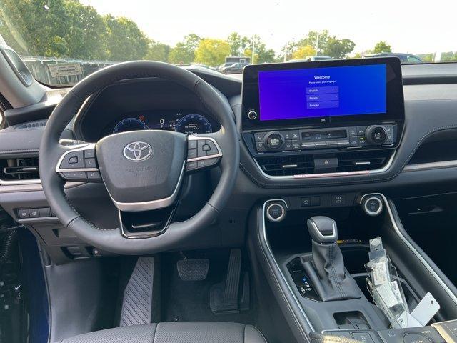 new 2025 Toyota Grand Highlander car