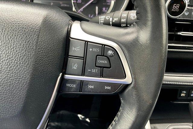 used 2022 Toyota Highlander car, priced at $41,895