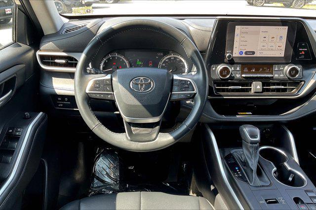 used 2023 Toyota Highlander car, priced at $35,995