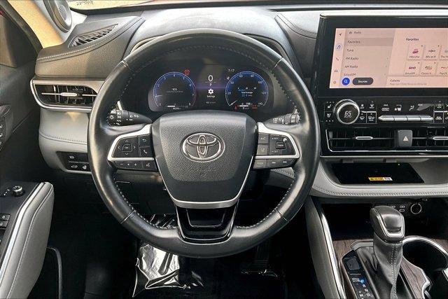 used 2023 Toyota Highlander car, priced at $36,995