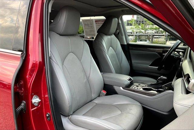 used 2023 Toyota Highlander car, priced at $36,995