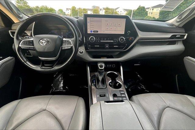 used 2023 Toyota Highlander car, priced at $36,995