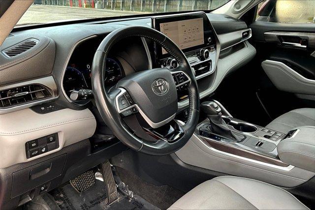 used 2023 Toyota Highlander car, priced at $36,995
