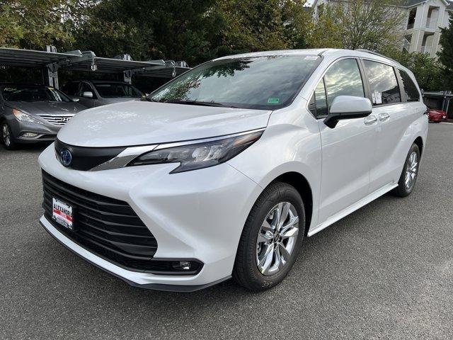 new 2025 Toyota Sienna car