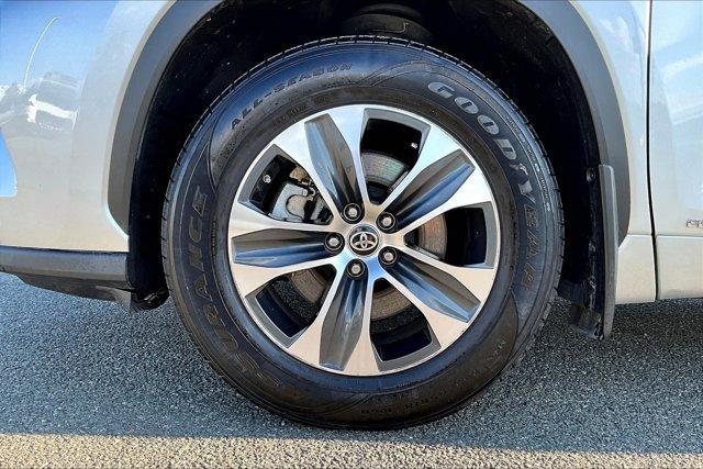 used 2022 Toyota Highlander Hybrid car, priced at $38,595