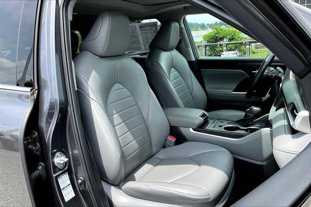 used 2022 Toyota Highlander car, priced at $36,995