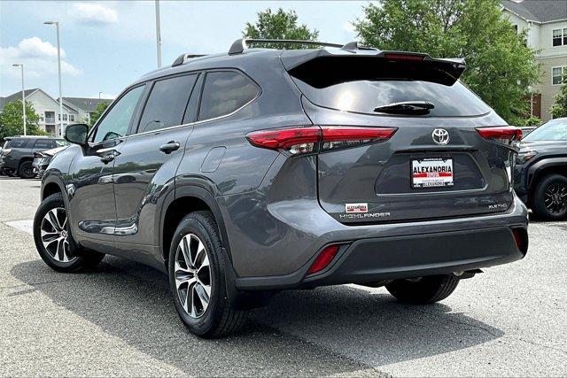 used 2022 Toyota Highlander car, priced at $36,995