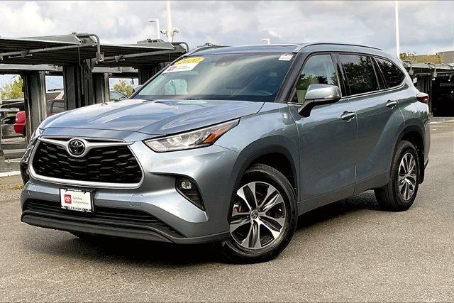 used 2020 Toyota Highlander car, priced at $32,995