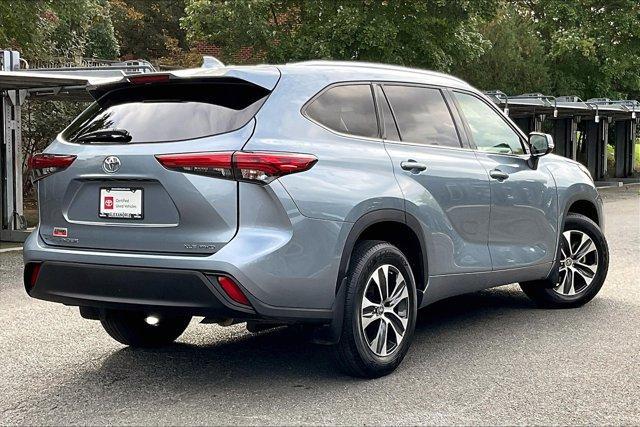 used 2020 Toyota Highlander car, priced at $32,995