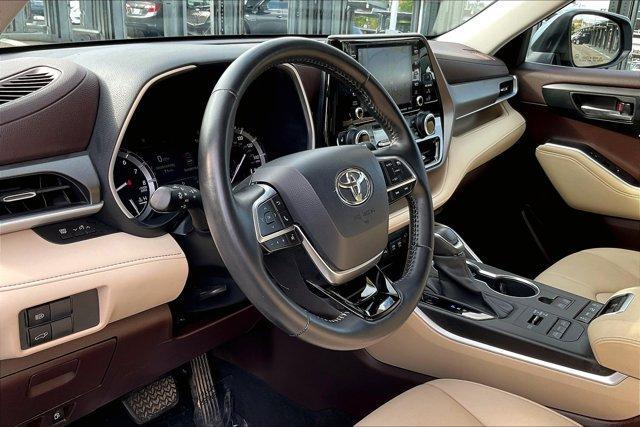 used 2020 Toyota Highlander car, priced at $32,995