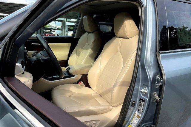 used 2020 Toyota Highlander car, priced at $32,995