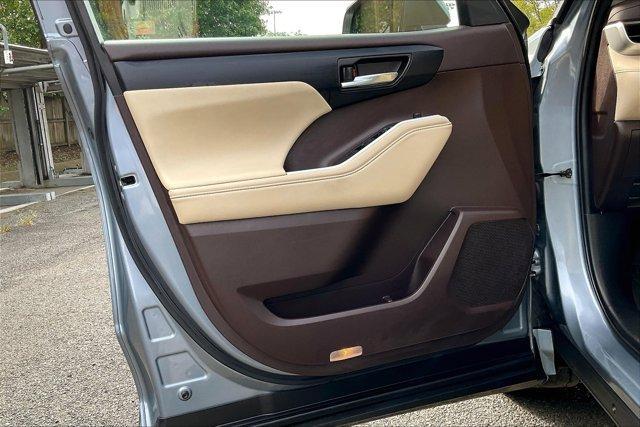 used 2020 Toyota Highlander car, priced at $32,995