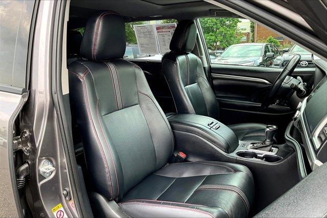 used 2019 Toyota Highlander car, priced at $25,995