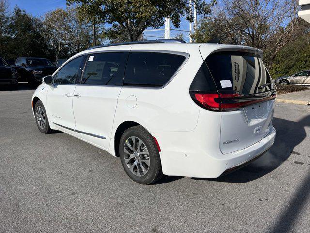 new 2024 Chrysler Pacifica Hybrid car, priced at $48,090