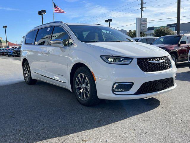 new 2024 Chrysler Pacifica Hybrid car, priced at $48,090