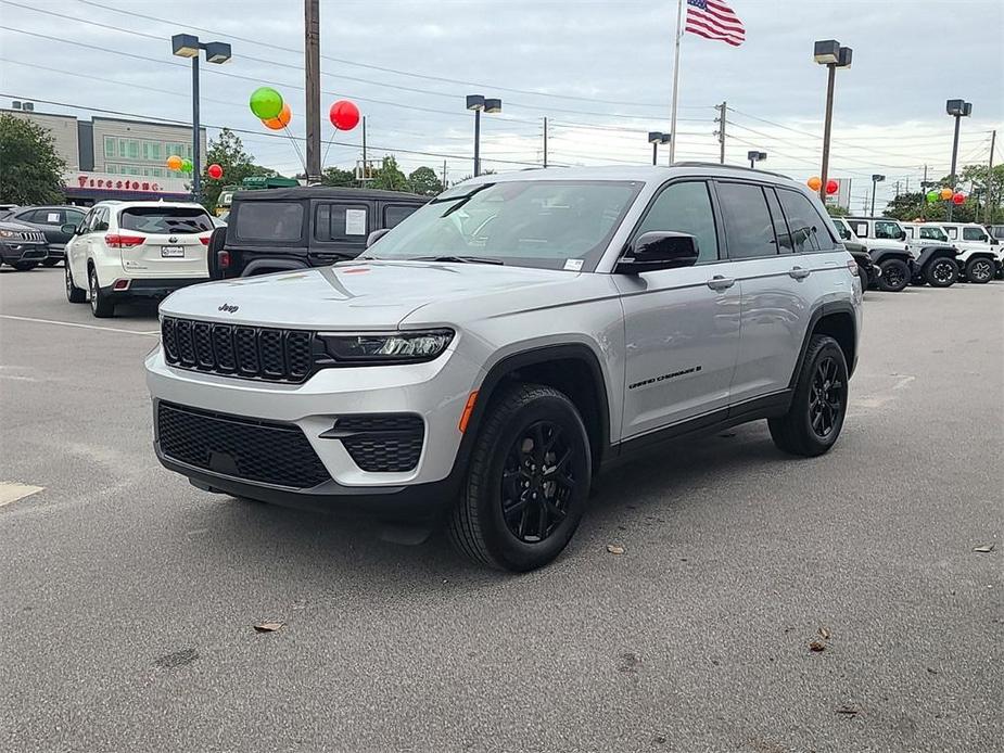 new 2024 Jeep Grand Cherokee car, priced at $39,745