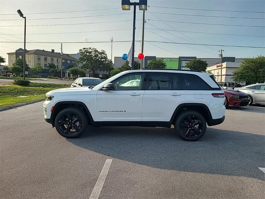 new 2024 Jeep Grand Cherokee car, priced at $43,995