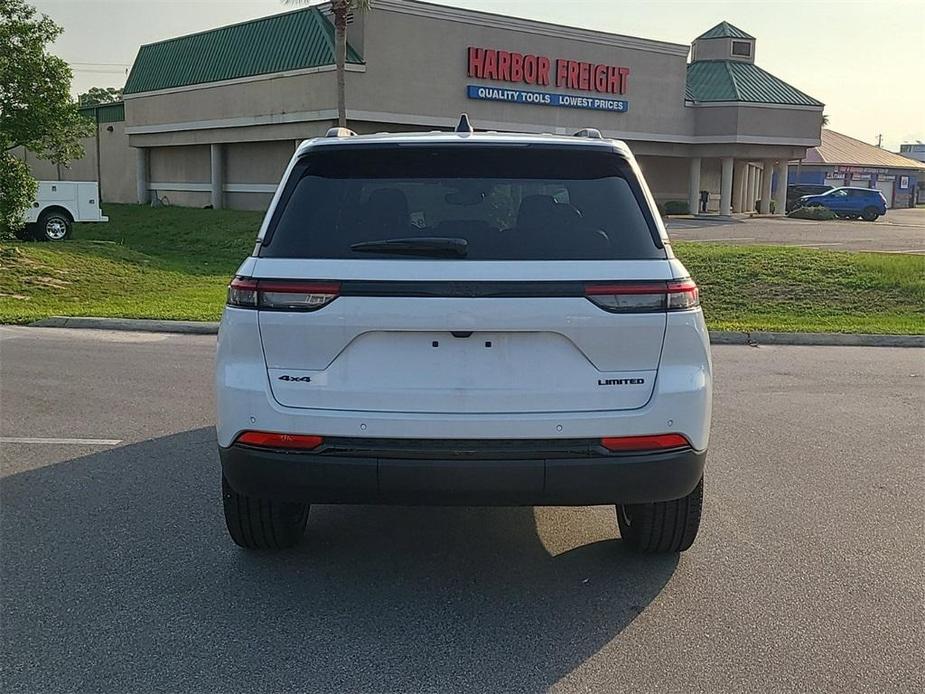 new 2024 Jeep Grand Cherokee car, priced at $43,995