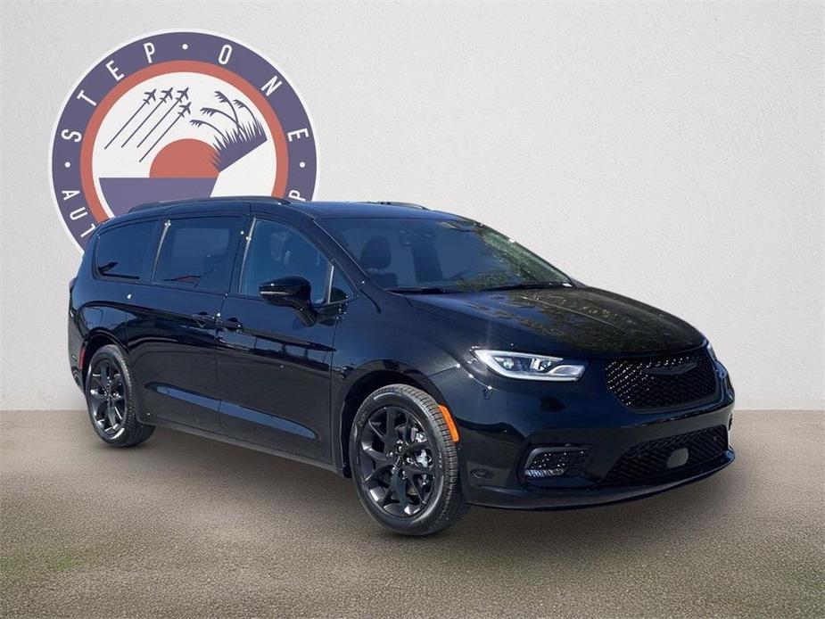 new 2025 Chrysler Pacifica car, priced at $50,045