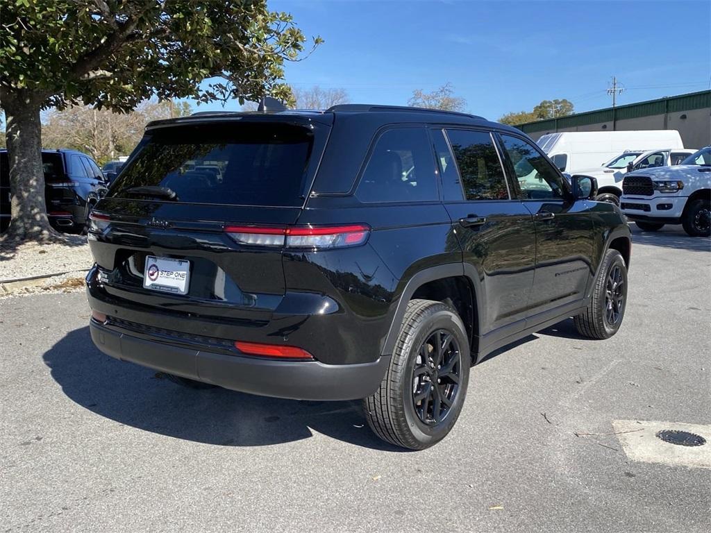 new 2025 Jeep Grand Cherokee car, priced at $40,639