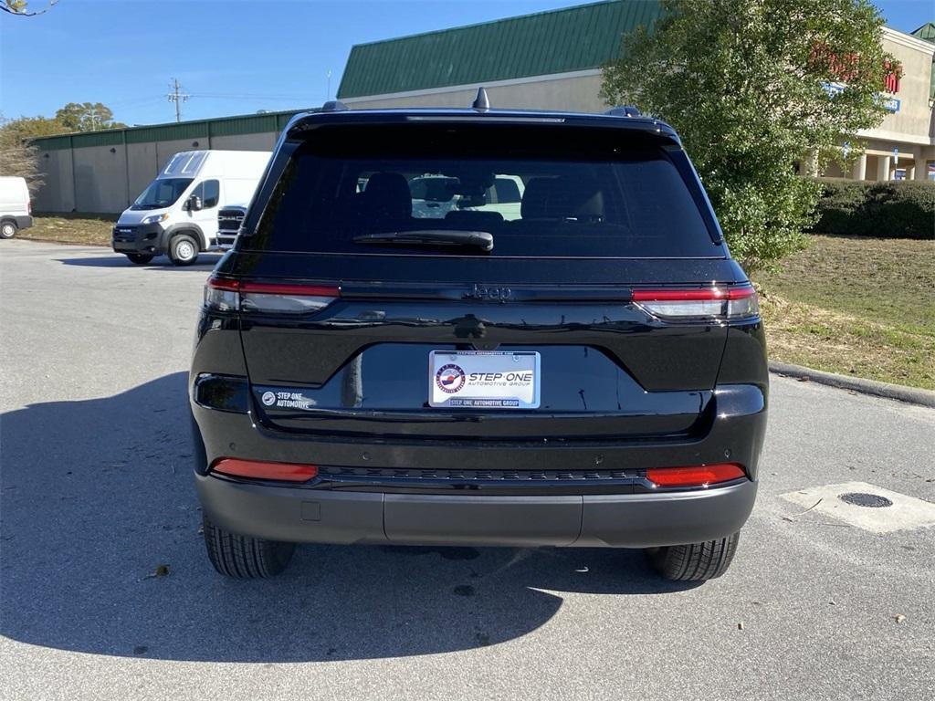 new 2025 Jeep Grand Cherokee car, priced at $40,639