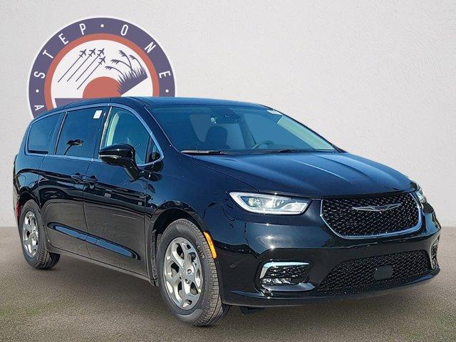 new 2024 Chrysler Pacifica car, priced at $52,025