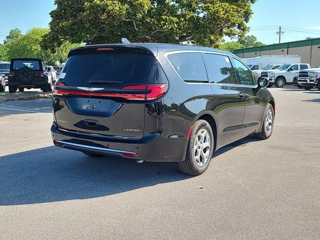 new 2024 Chrysler Pacifica car, priced at $52,025