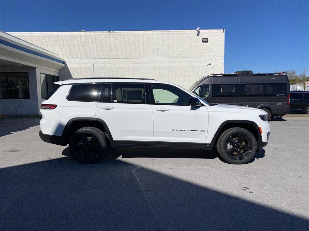 new 2024 Jeep Grand Cherokee L car, priced at $38,580