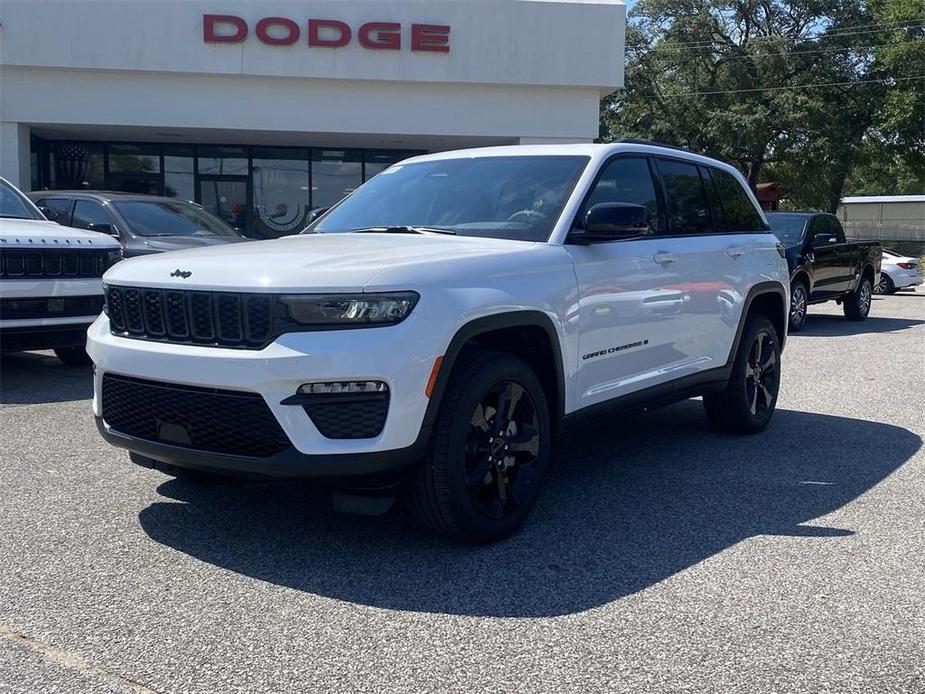 new 2024 Jeep Grand Cherokee car, priced at $38,995