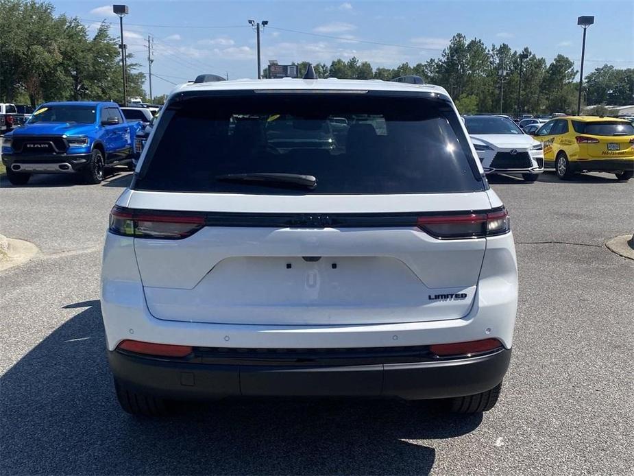 new 2024 Jeep Grand Cherokee car, priced at $38,995