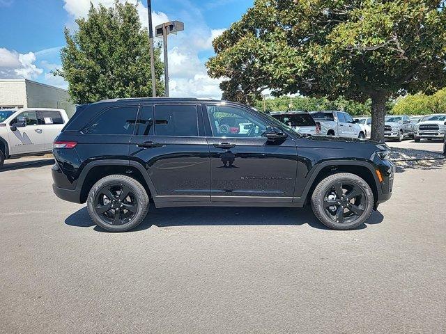 new 2024 Jeep Grand Cherokee car, priced at $45,901