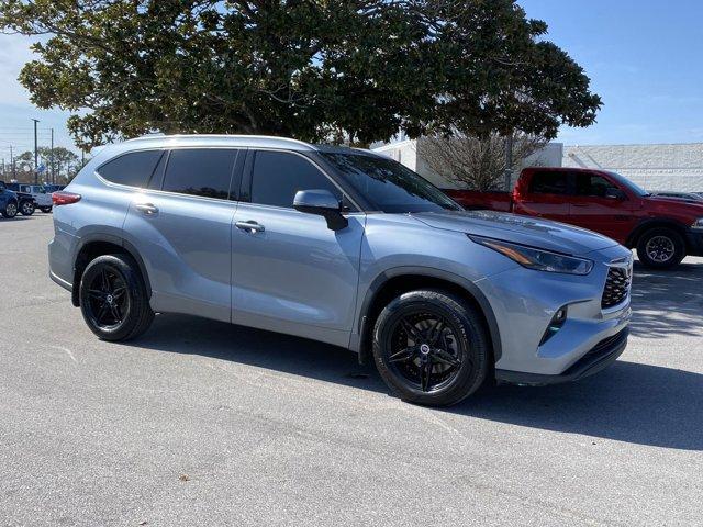 used 2022 Toyota Highlander car, priced at $30,725