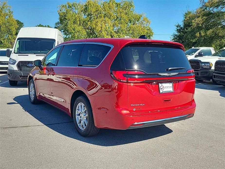 new 2024 Chrysler Pacifica car, priced at $40,458