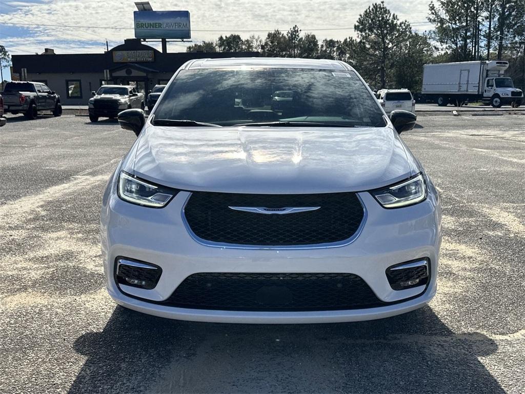 new 2025 Chrysler Pacifica car