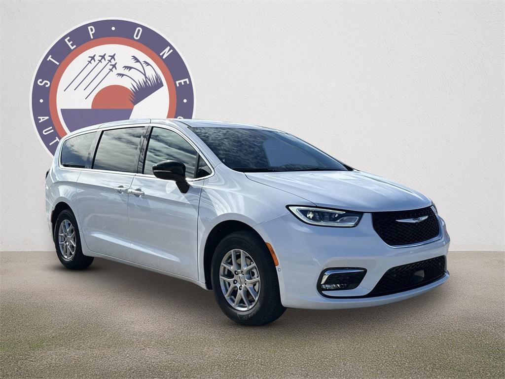 new 2025 Chrysler Pacifica car