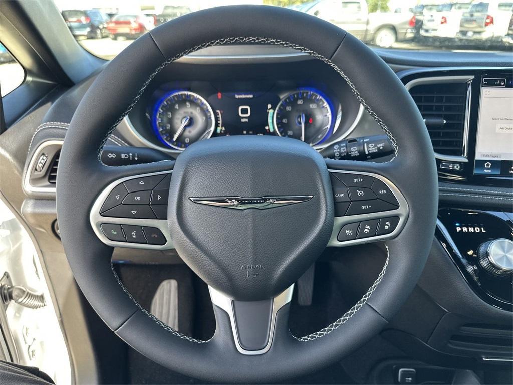 new 2025 Chrysler Pacifica car