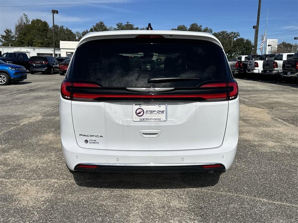 new 2025 Chrysler Pacifica car