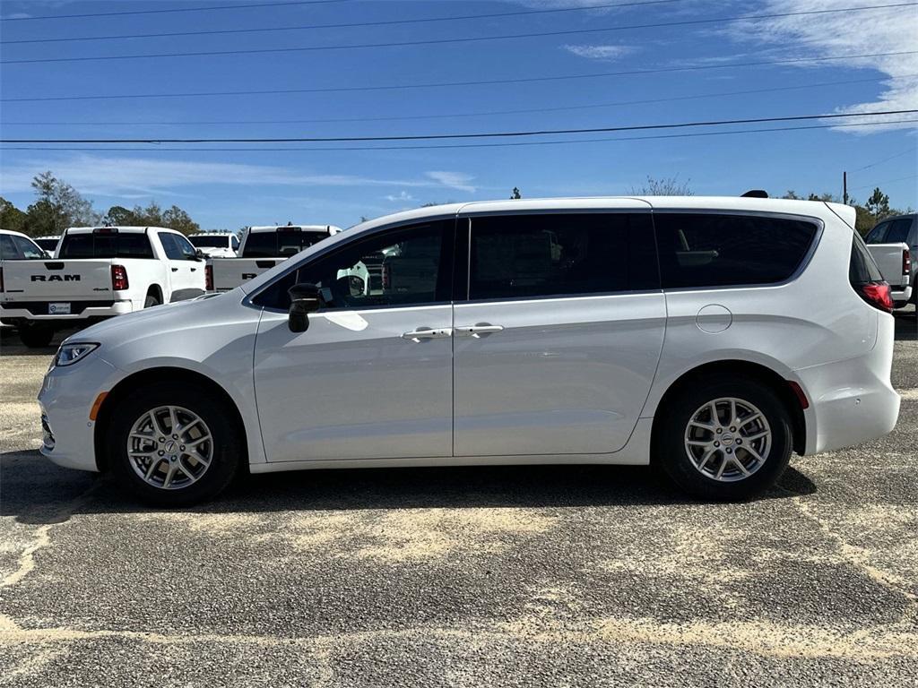 new 2025 Chrysler Pacifica car